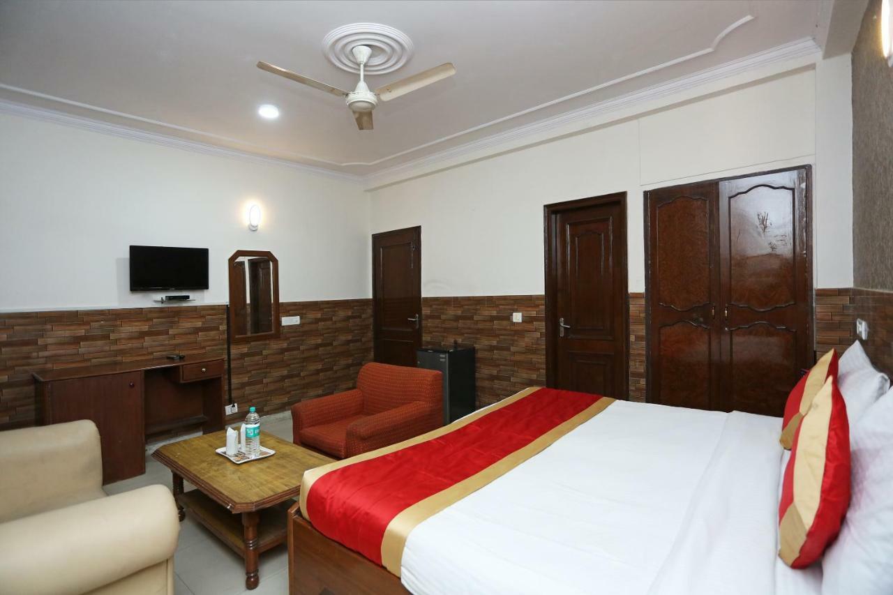 Oyo 472 Hotel Sareen Yeni Delhi Dış mekan fotoğraf